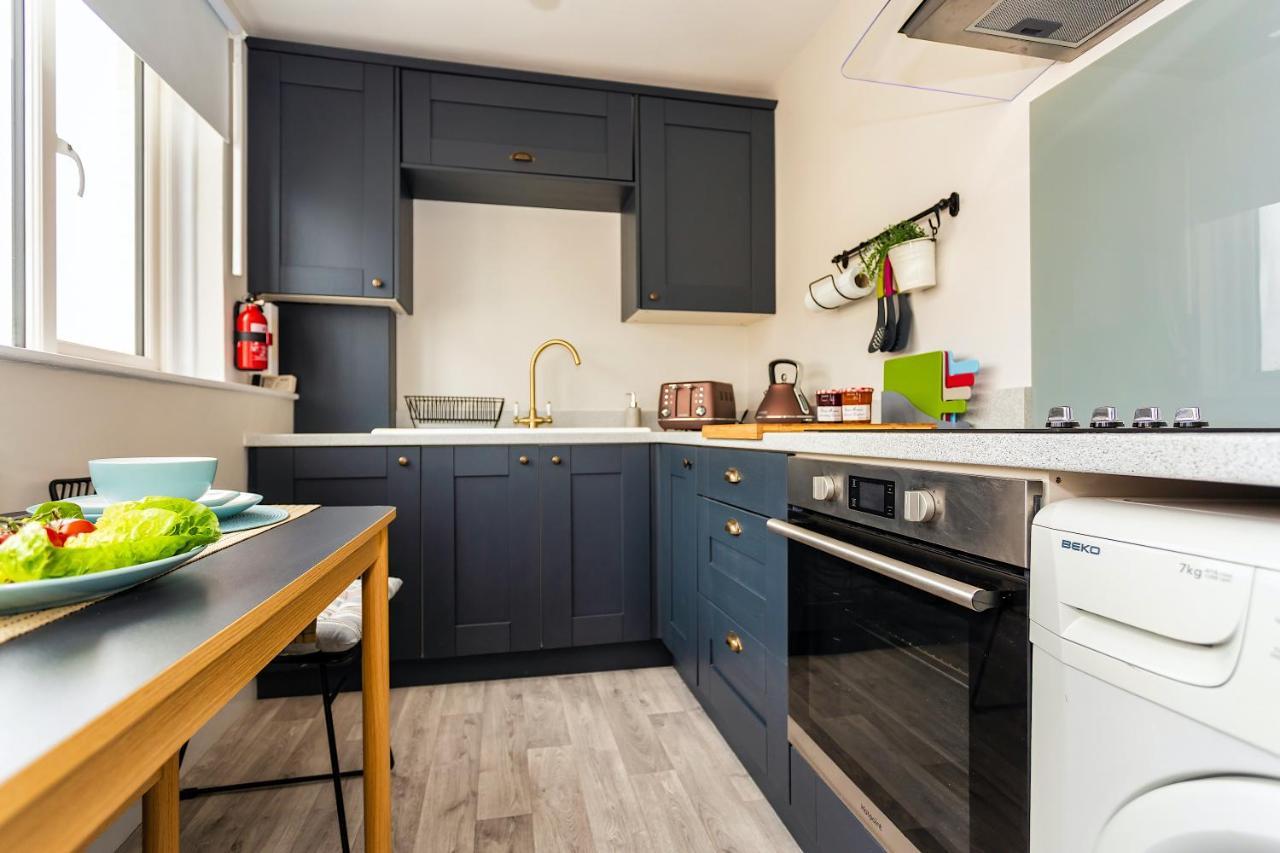 Seagulls Loft, Grove Apartments Илфракомб Екстериор снимка